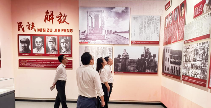 一言党员律师在东江纵队纪念馆内参观学习